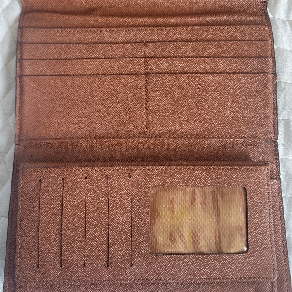 LV Wallet - Picture 4 of 5